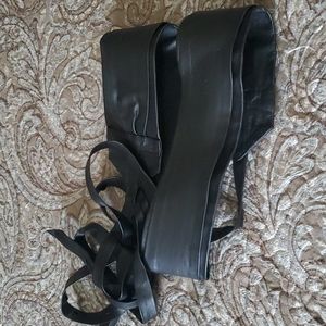 GILI Black leather wrap belt